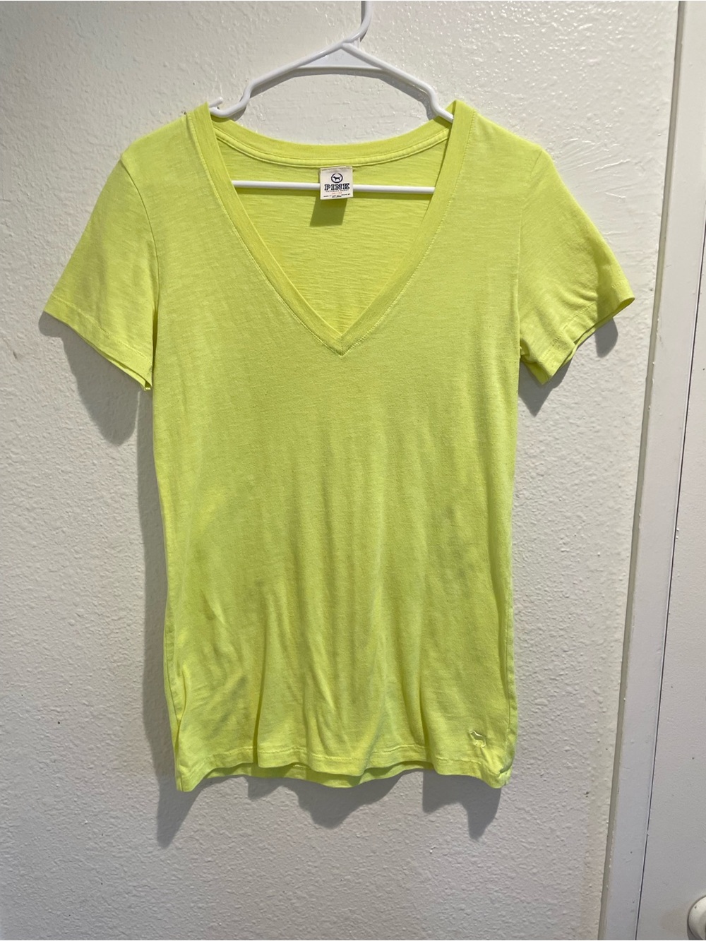 VS PINK Neon Lemon Yellow Slub V-Neck Tee Embroidered Dog M 💛
